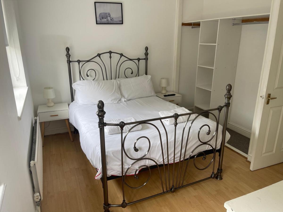 House Number 12 Sleeps Up To 4 With Smart Tvs In Every Room Wellington  Exteriör bild