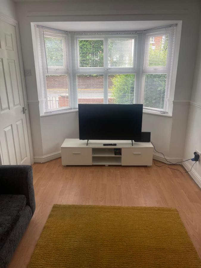 House Number 12 Sleeps Up To 4 With Smart Tvs In Every Room Wellington  Exteriör bild