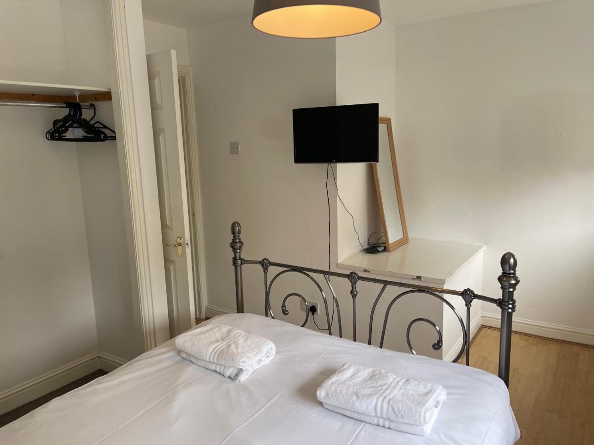 House Number 12 Sleeps Up To 4 With Smart Tvs In Every Room Wellington  Exteriör bild